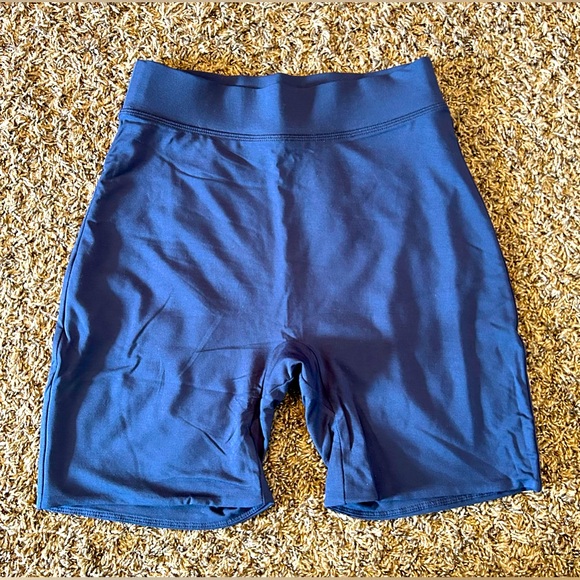 NUUDS Women’s Navy Biker Short Set - Picture 2 of 6